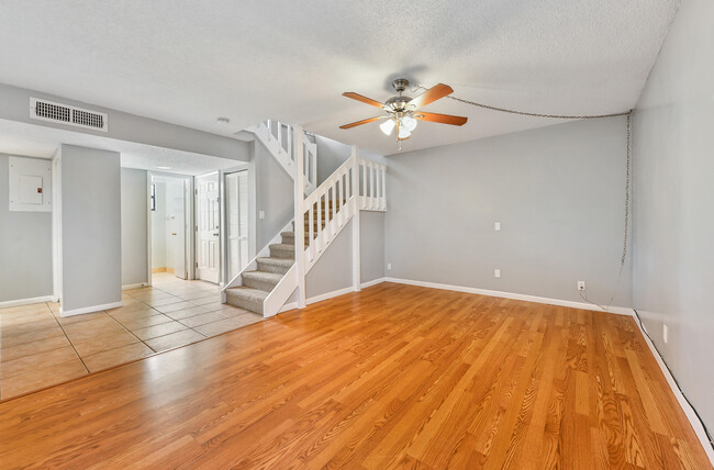 Building Photo - 707 Stonewood Ct