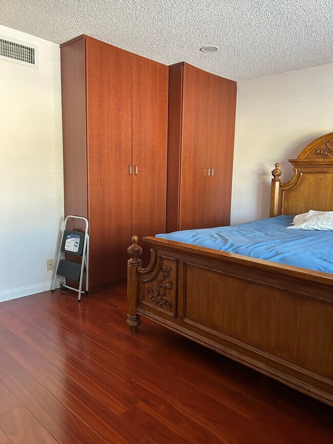 Foto del edificio - 5249 Village Circle Dr