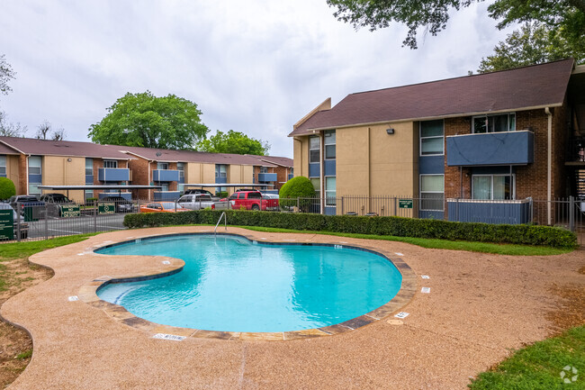 Pool - Rio Estates Apartments