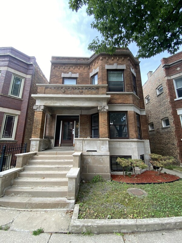 Primary Photo - 6125 S Champlain Ave