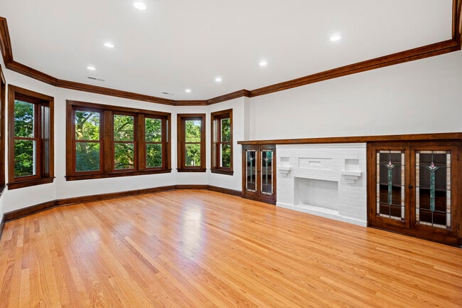 Building Photo - 5851 N Virginia Ave