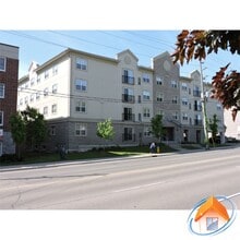 Building Photo - 49 Columbia St W