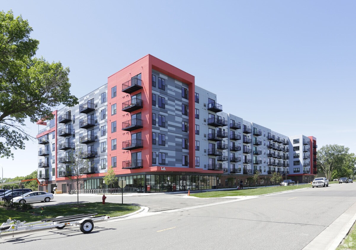 Apartment In Downtown Golden Valley