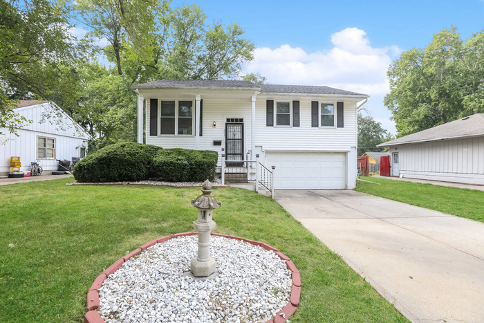 Foto principal - 4-Bedroom Gem in Kansas City