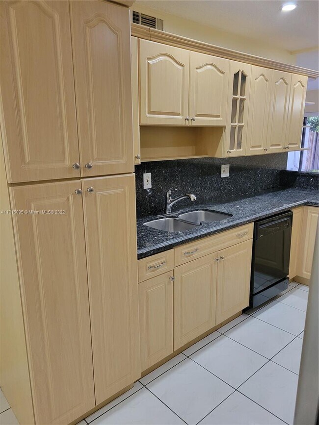 Foto del edificio - 2750 N 34th Ave