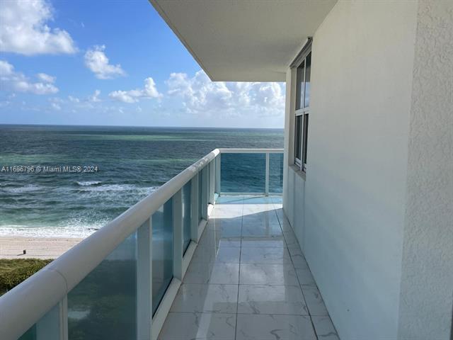 Foto principal - 9201 Collins Ave