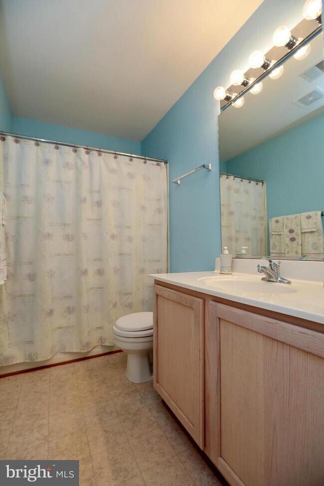 Building Photo - 2524 Goldenrod Ct