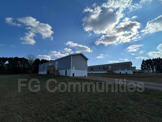 Foto del edificio - 3220 Sutton Ln