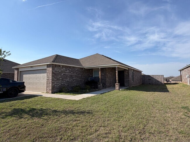 Building Photo - Lovely 3 Bed 2 Bath Home in Shawnee Schools!