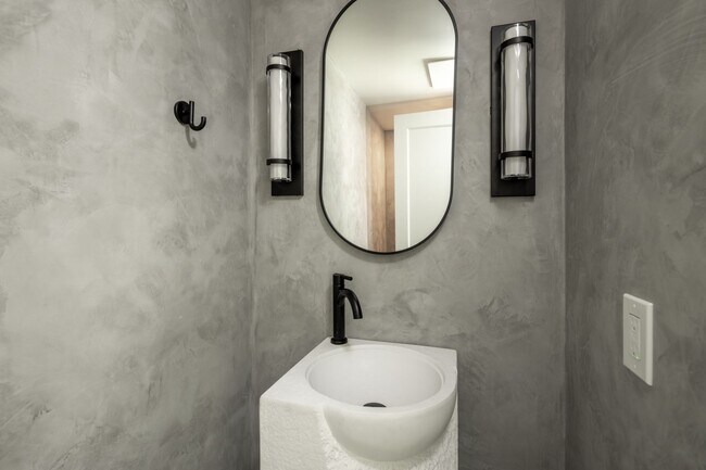 Foto del edificio - Gorgeous Fully Remodeled 5 Bedroom Home wi...
