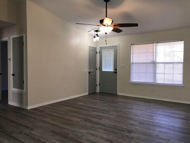 Foto del edificio - 113 Oak Terrace Dr