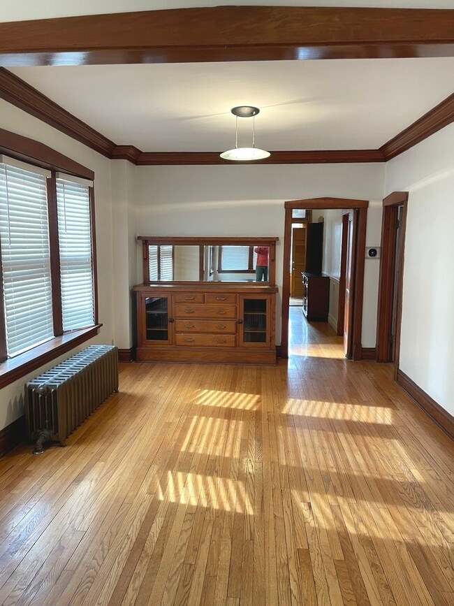 Building Photo - 627 N Harvey Ave