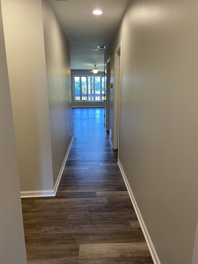 Building Photo - Pond View 2 Bedroom -2 Bath Apartment