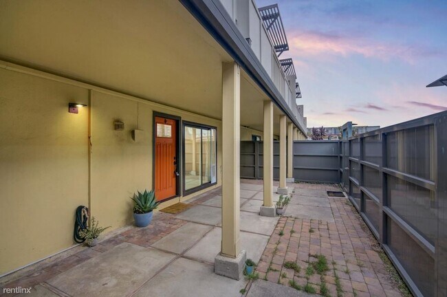 Building Photo - 1 br, 1 bath Condo - 8106 Admiralty Ln