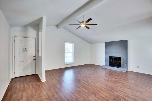 Foto del edificio - 8002 Croftwood Dr