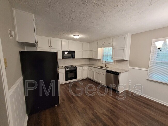 Building Photo - 35 Flint Hill Dr
