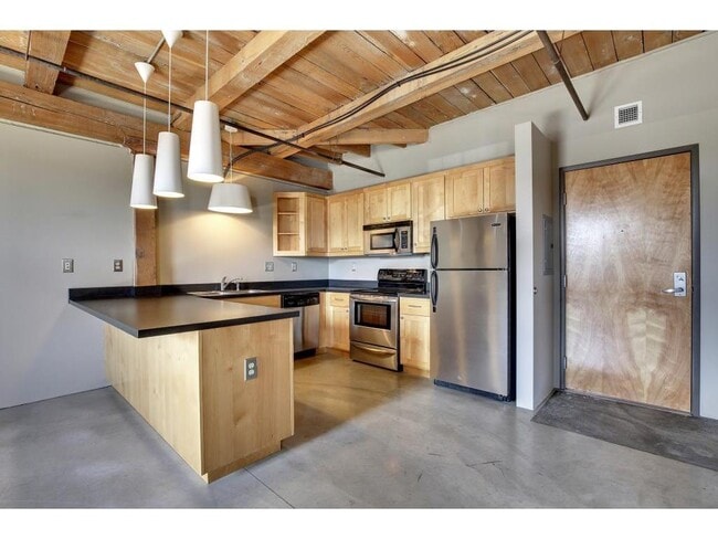 Building Photo - 127 5th St NE