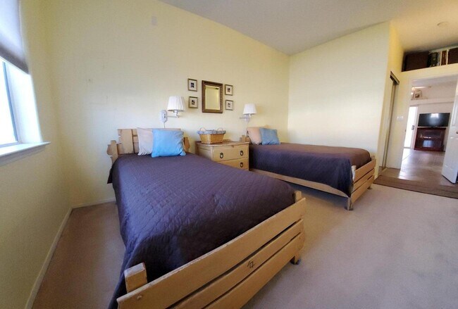 Building Photo - 469 Garden Ave SW