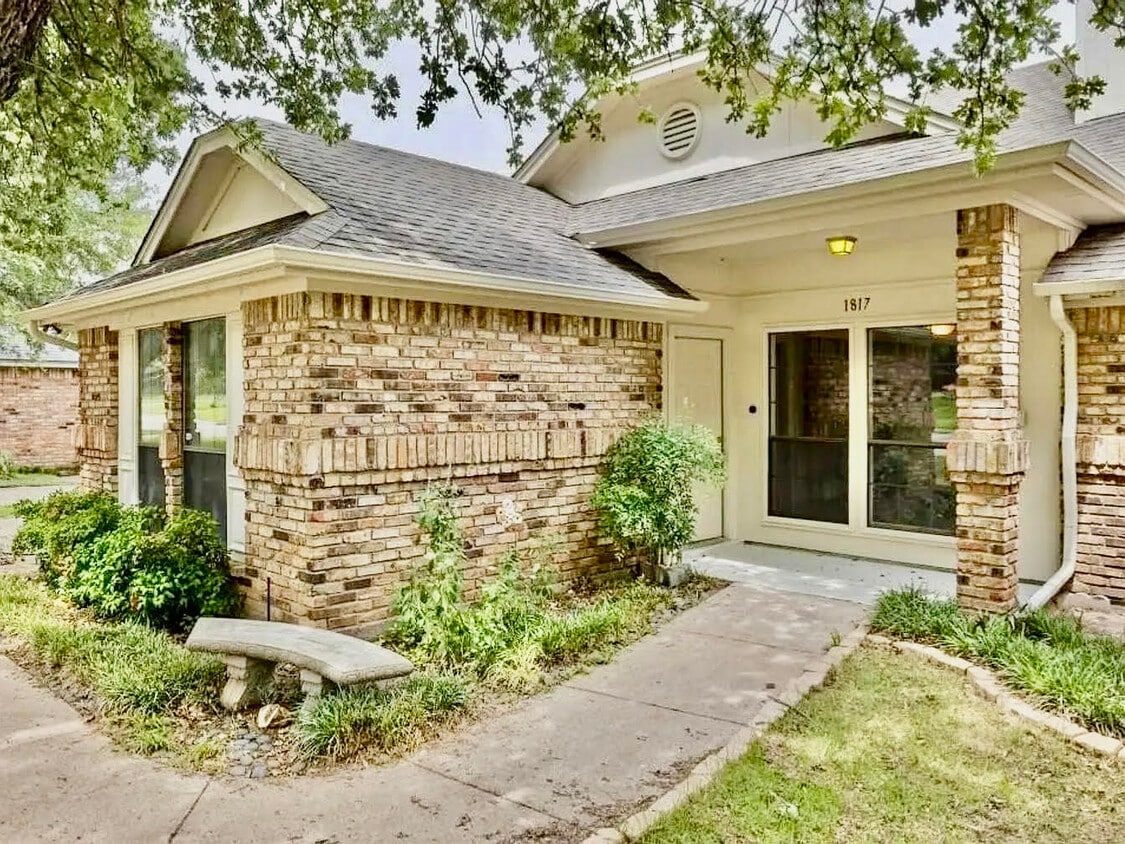 Photo - 1817 Crooked Ln (Fort Worth, TX)