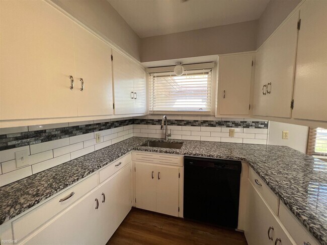 Building Photo - 3 br, 1.5 bath House - 3550 W Del Sienno S...