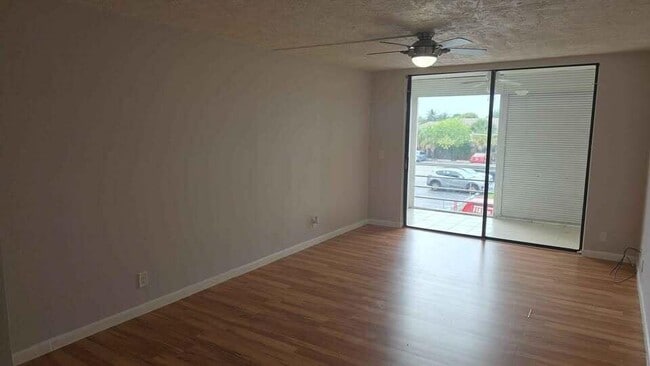 Building Photo - 2851 Somerset Dr