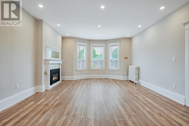 Building Photo - 333-333 Harbord St