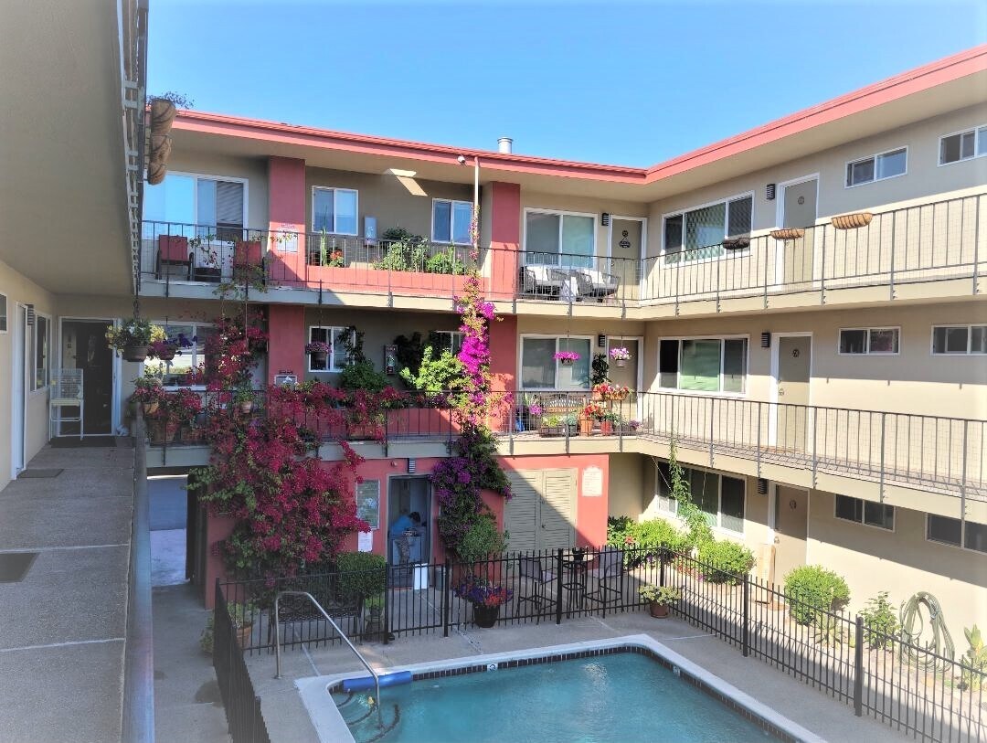 Poplar Plaza Apartments - 470 N Idaho St
