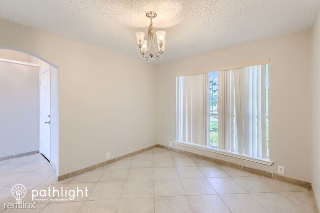 Building Photo - 4 br, 2.5 bath House - 322 Thousand Oaks D...