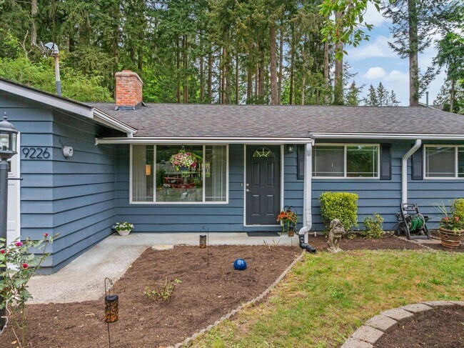Foto del edificio - Remodeled Rambler with 2/Car garage, RV Parking and an Impressive Back Yard!!!!!