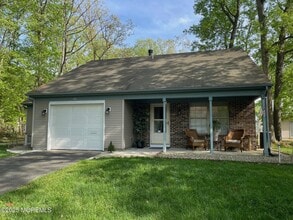 Building Photo - 518 Petunia Ln N
