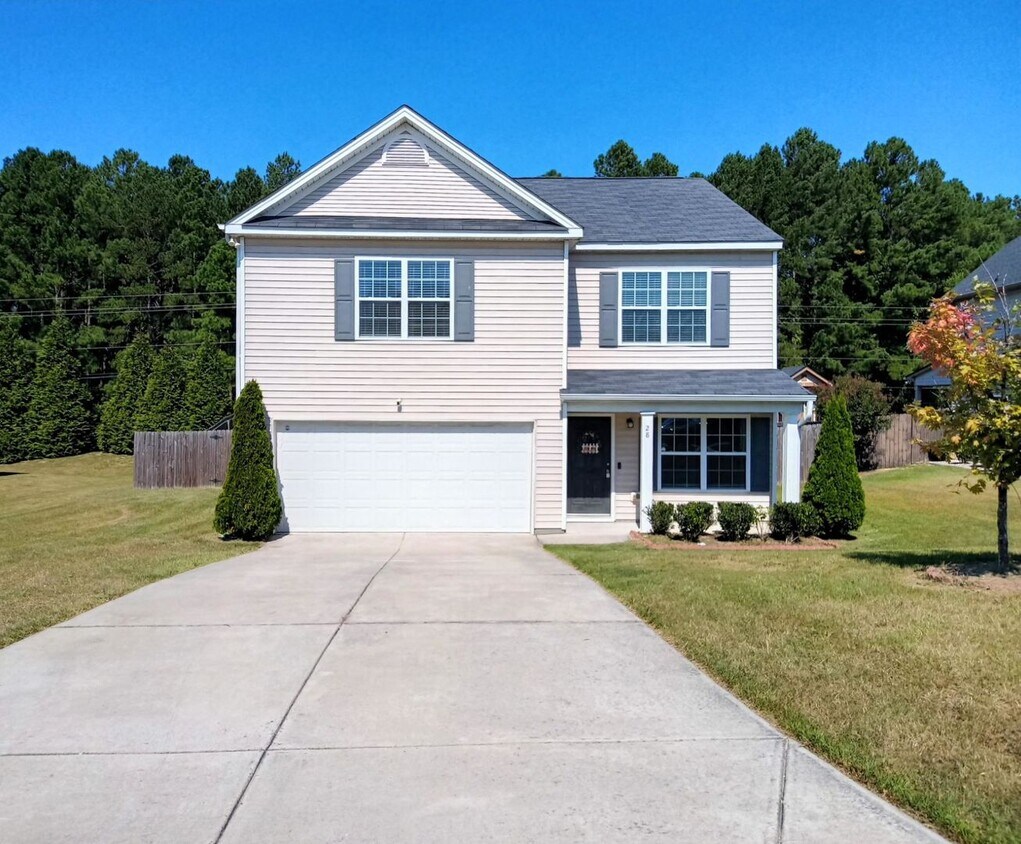 Foto principal - 4 Bedrooms w/ Privacy Fence & Community Pool!