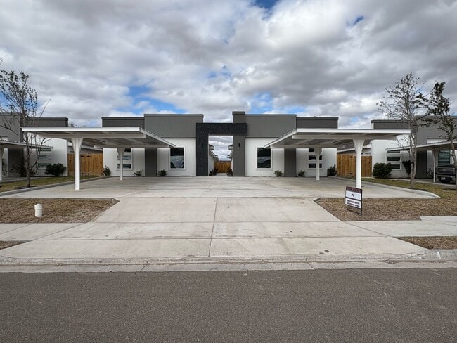Building Photo - 116 W Diamond Ave