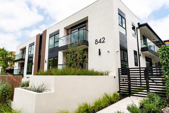 Building Photo - The Madison