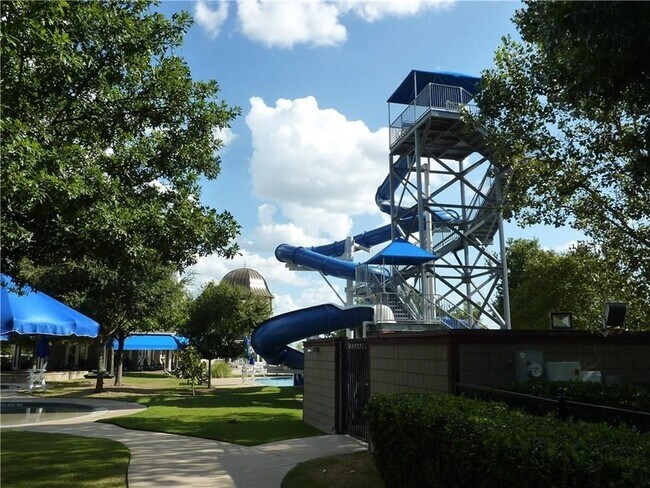 Foto del edificio - 10013 Lakeview Dr