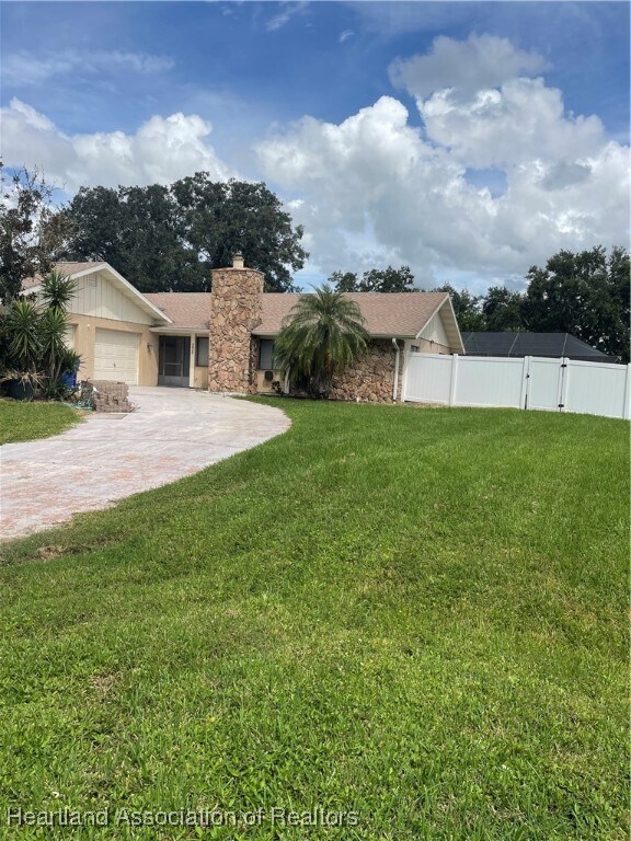 Foto principal - 332 Oak Knolls Cir