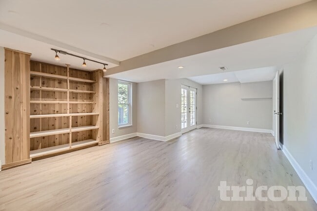 Building Photo - 7412 Pembroke Ct