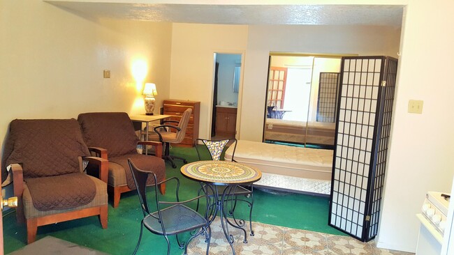 Foto del edificio - 2333 Morehead Ave