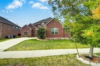 Building Photo - 13865 Pomegranate Dr