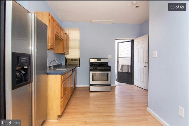 Building Photo - 944 W Lombard St