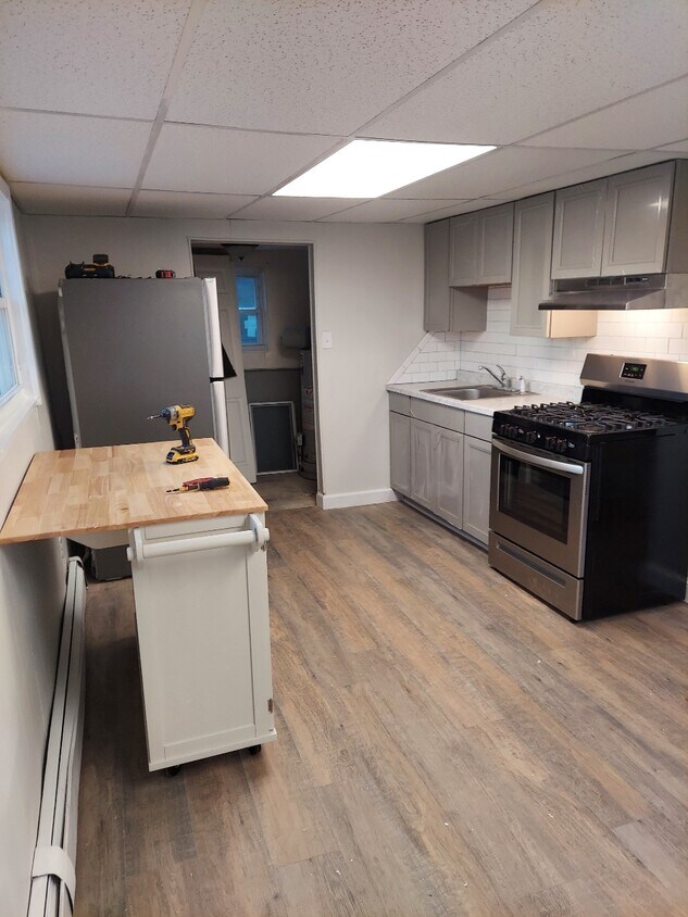 Kitchen - 404 W Maple Ave
