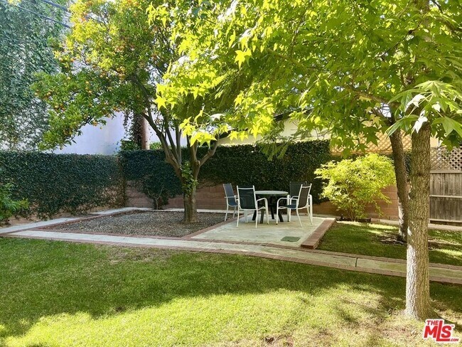 Foto del edificio - 7917 Westlawn Ave