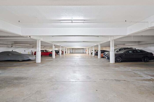 Foto del edificio - First floor 2 bedroom, 2 bath garden style...