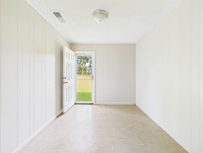 Building Photo - Charming 3-Bedroom, 2-Bath Home in Peacefu...