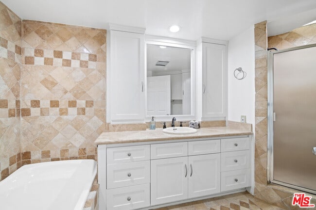 Foto del edificio - 2461 Jupiter Dr