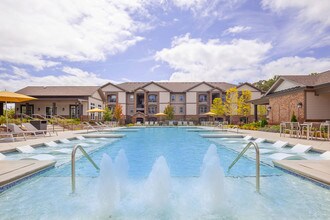 One White Oak Apartments photo'