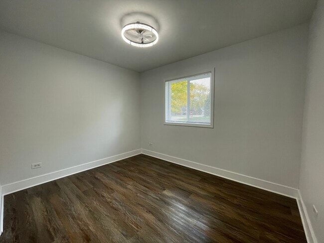 Building Photo - 37125 N Summerfield Dr