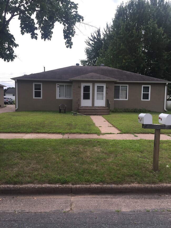 Building Photo - 1715 Rist Ave