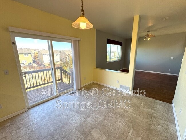 Building Photo - 3749 Range Dr