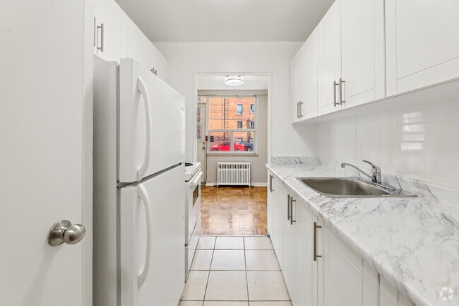 2 chambres, 1 salle de bain - 74 m² - Cuisine - Bel Manor Apartments