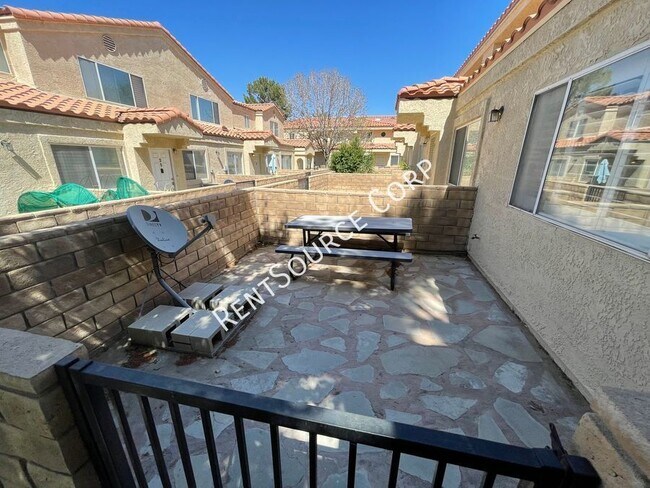 Foto del edificio - 3 Bedroom 2.5 Bath Two Story Condo for Ren...